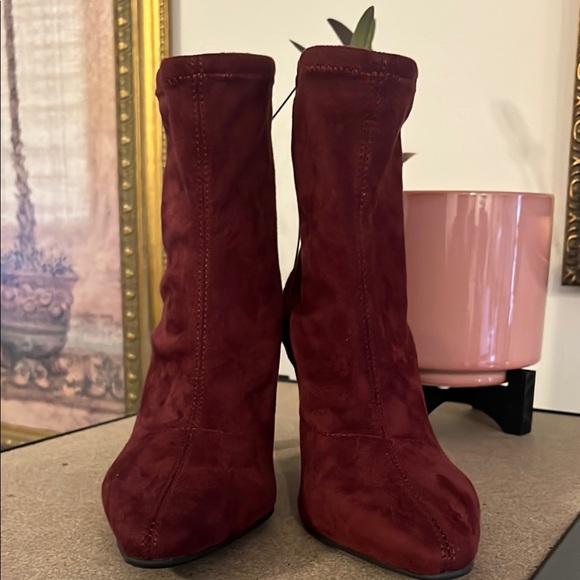 Elegant Oxblood Suede Ankle Boots - Picture 2 of 6